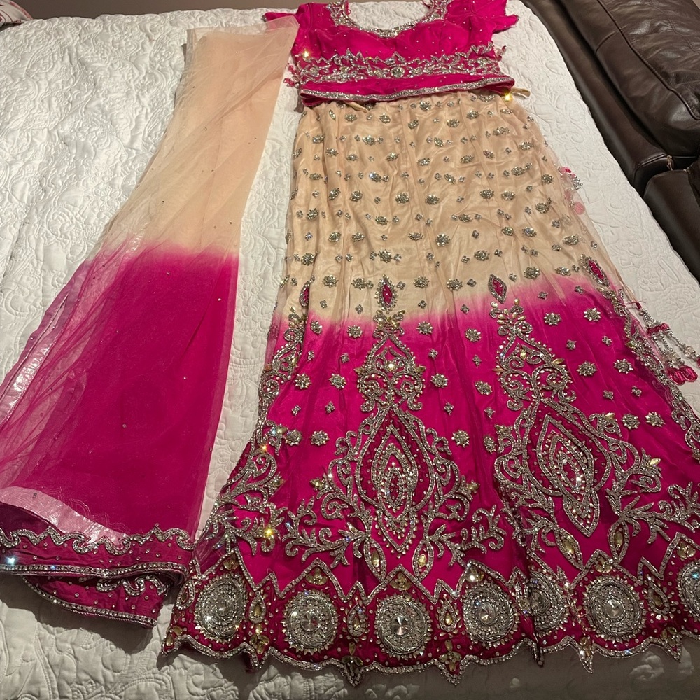 LEHNGA - CREAM/PINK IN PRISTINE CONDITION (alterable)